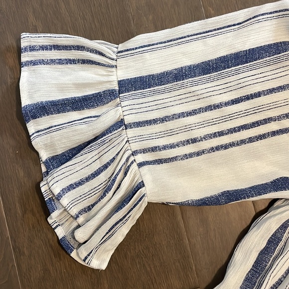 Women’s Vertical Stripe Blouse - Picture 3 of 5